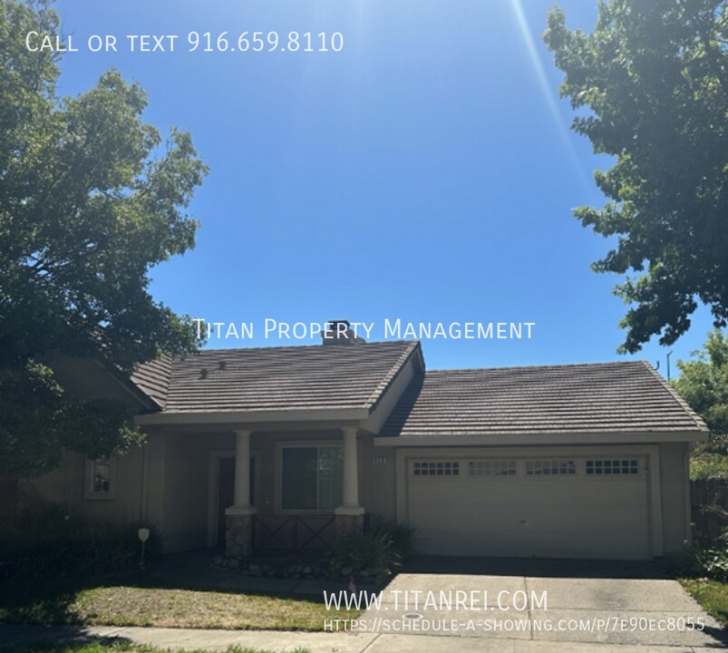 858 15 Mile Dr in Roseville, CA - Building Photo