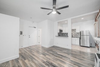 307 N Rampart Blvd in Los Angeles, CA - Building Photo - Interior Photo