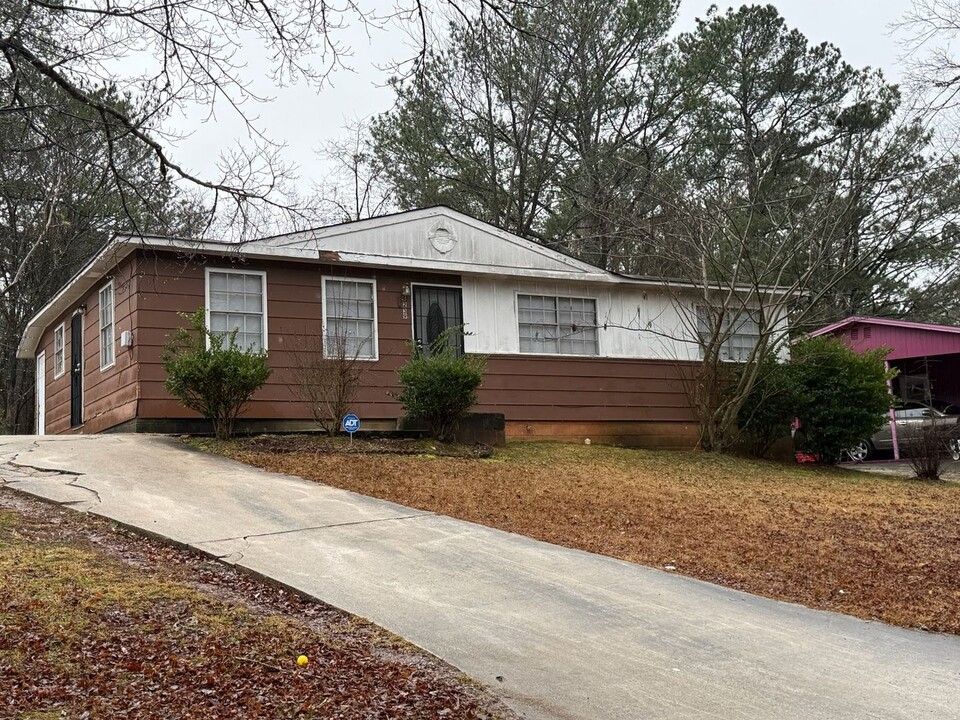 6239 Green Acres Dr SW in Covington, GA - Building Photo