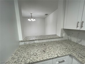 9073 Gervais Cir in Naples, FL - Foto de edificio - Building Photo