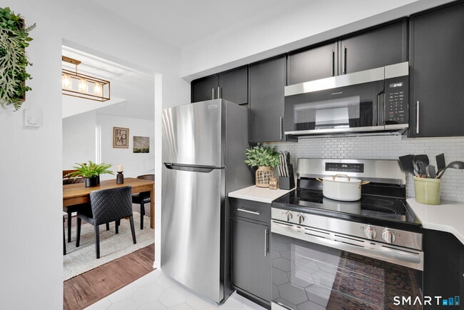 62 Candlewood Dr in South Windsor, CT - Building Photo - Building Photo