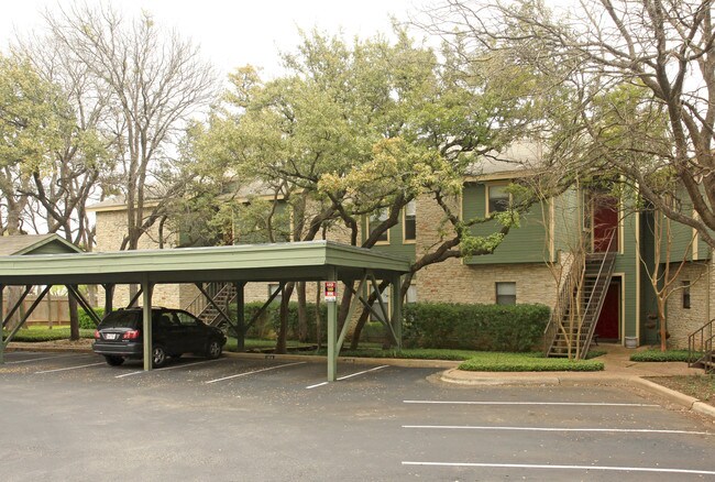 Columbia Oaks - Condo/Townhomes in Austin, TX - Building Photo - Building Photo