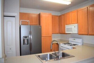 5201 Laguna Oaks Dr in Elk Grove, CA - Building Photo - Building Photo