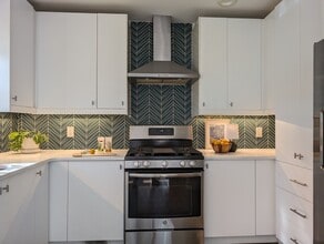 1096 Oakfield Dr SE in Atlanta, GA - Foto de edificio - Building Photo