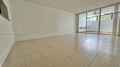 10865 SW 112th Ave in Miami, FL - Building Photo - Building Photo