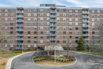 One Slade Condominium in Pikesville, MD - Building Photo - Building Photo