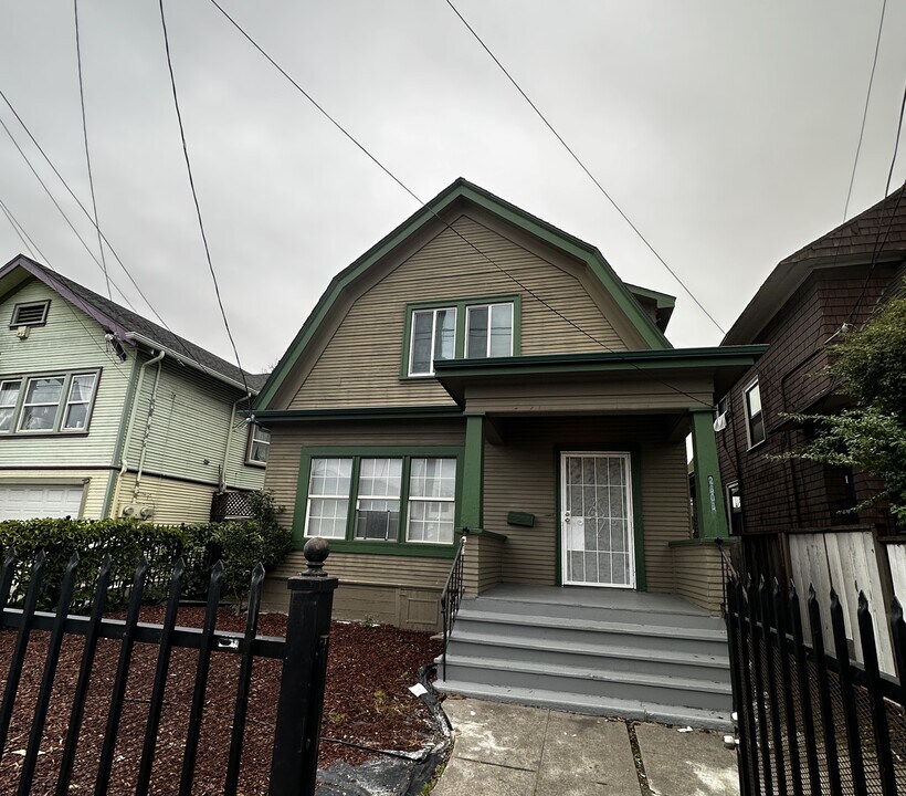 2806 Adeline St in Oakland, CA - Building Photo