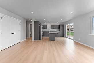 1427 Thatcher Cir in Harrisburg, SD - Building Photo - Building Photo