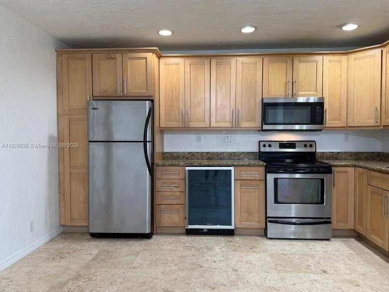 530 NE 15th Ct, Unit 6 in Fort Lauderdale, FL - Foto de edificio