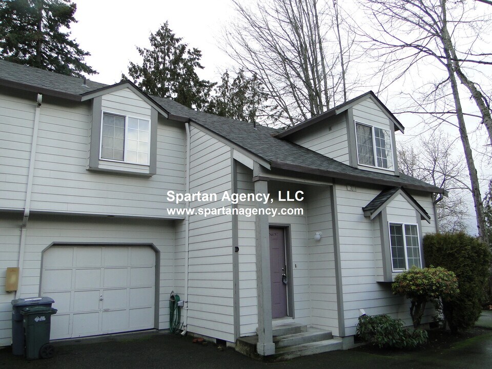 131 23rd Ave SE, Unit D in Puyallup, WA - Building Photo