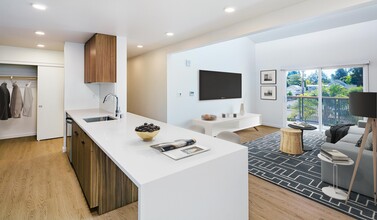 707 Leahy in Redwood City, CA - Building Photo - Building Photo