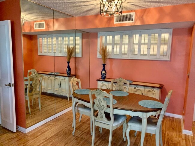 14 Colonial Club Dr in Boynton Beach, FL - Building Photo - Building Photo