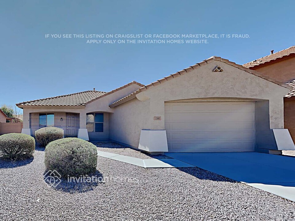 2387 W Mila Way in San Tan Valley, AZ - Building Photo