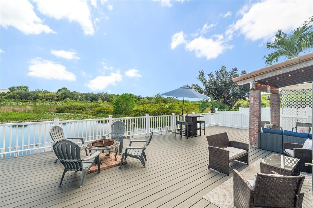 15066 SW 22nd St in Miramar, FL - Building Photo