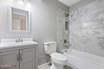 4443 E Wood St in Phoenix, AZ - Foto de edificio - Building Photo