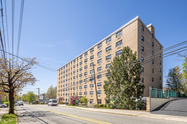 Boiling Springs Gardens in East Rutherford, NJ - Building Photo - Building Photo