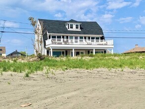 113 Beach Ave in Hull, MA - Building Photo - Building Photo