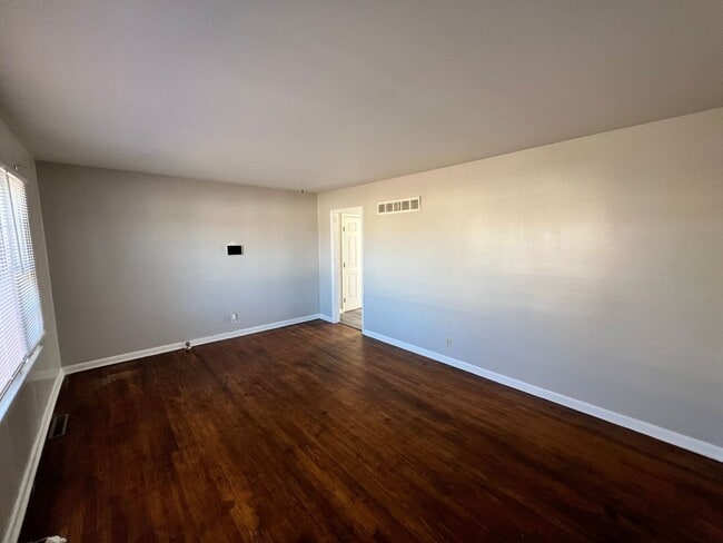 10505 E 40th St in Kansas City, MO - Building Photo - Building Photo