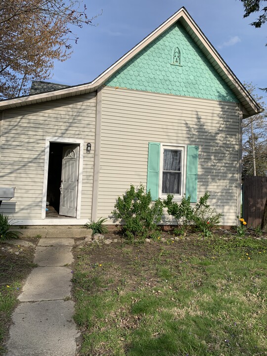 607 S Georgia St in Sheridan, IN - Building Photo