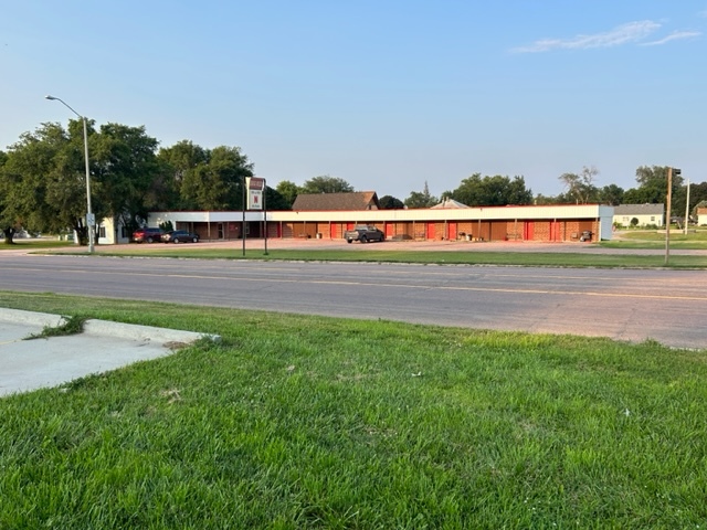 301 Highway 20 S in Laurel, NE - Building Photo