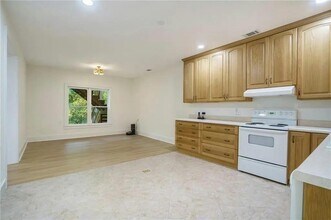 2262 Meadowvale Dr NE in Atlanta, GA - Building Photo - Building Photo