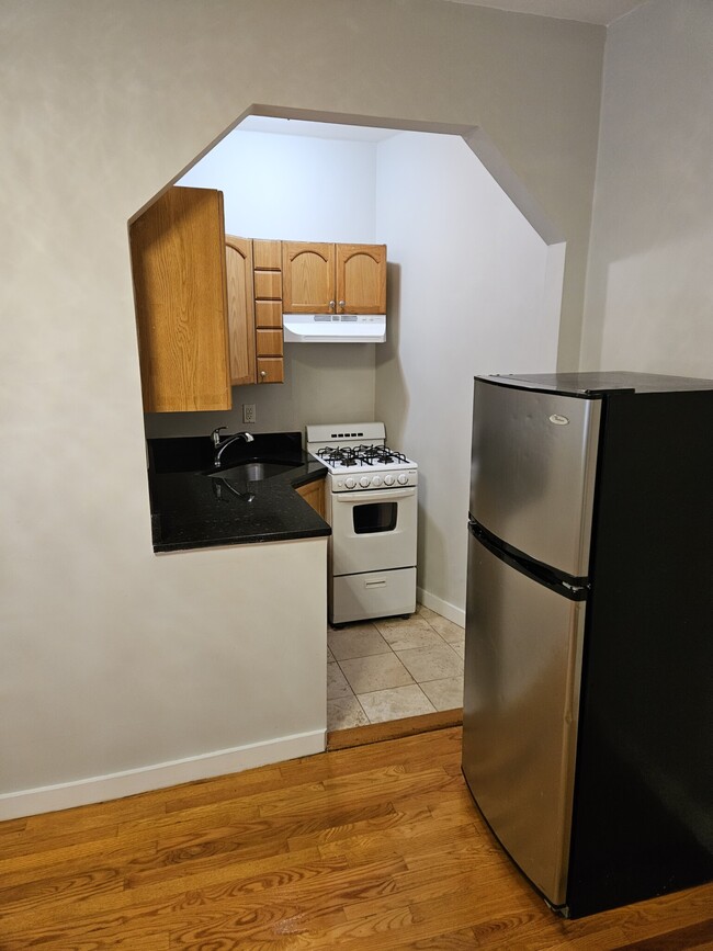 22 Ashford St, Unit 417 in Boston, MA - Foto de edificio - Building Photo