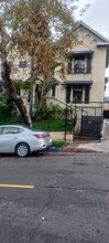 250 N Kenmore Ave in Los Angeles, CA - Building Photo - Building Photo