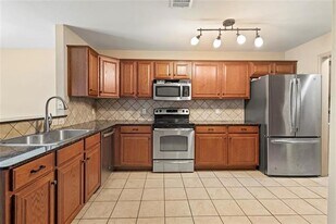 3824 Vista Mar Dr in Euless, TX - Building Photo