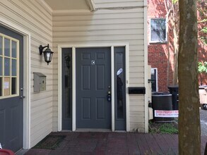 210 E Government St in Pensacola, FL - Building Photo - Building Photo