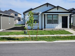 5340 E Norma Ave in Post Falls, ID - Building Photo - Building Photo