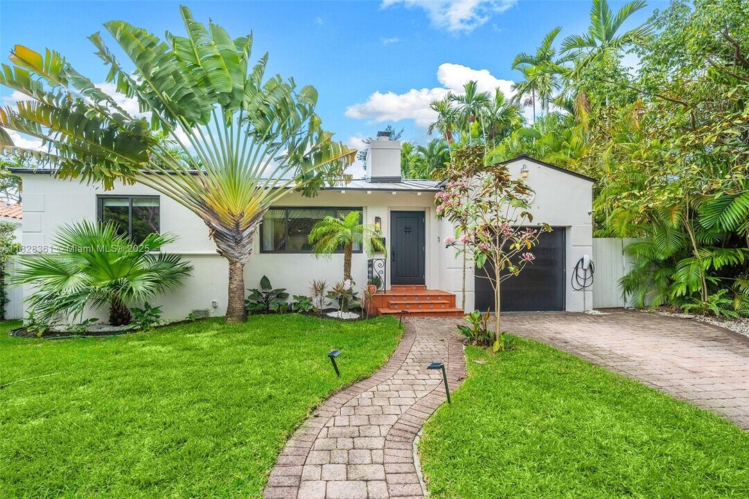 670 NE 73rd St in Miami, FL - Foto de edificio