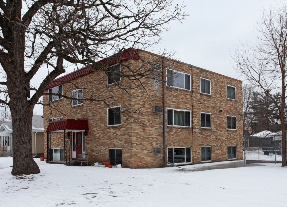 2115 44th Ave N in Minneapolis, MN - Building Photo