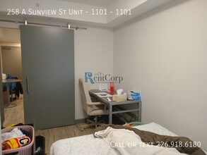 258A Sunview St in Waterloo, ON - Building Photo - Building Photo