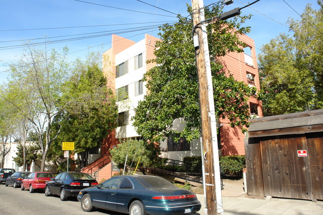 Lawrence Moore Manor in Berkeley, CA - Foto de edificio - Building Photo