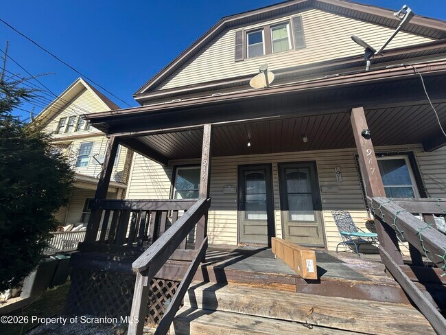 945 Woodlawn St in Scranton, PA - Building Photo - Building Photo