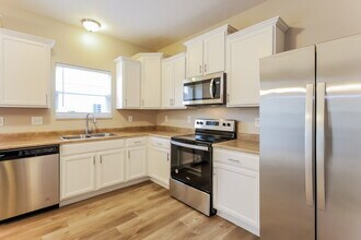 1092 W Limestone Way in Fortville, IN - Building Photo - Building Photo