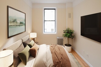 305 W 45th St in New York, NY - Building Photo - Building Photo