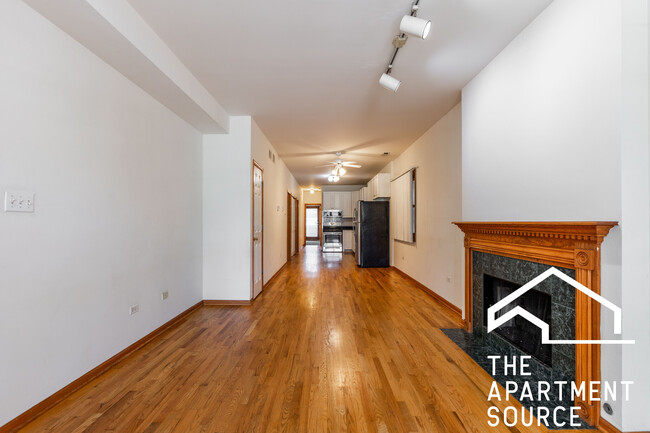 1351 N Wolcott Ave, Unit 2 in Chicago, IL - Building Photo - Building Photo