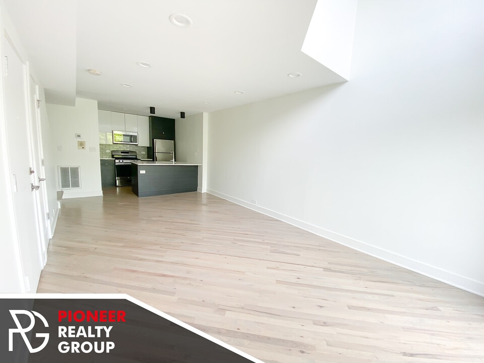 1014 W Grace St, Unit #944-F201 in Chicago, IL - Building Photo