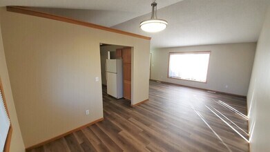 736 71st St NE in Cedar Rapids, IA - Building Photo - Building Photo
