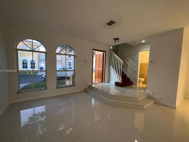 10812 NW 51st Ln in Doral, FL - Building Photo - Building Photo