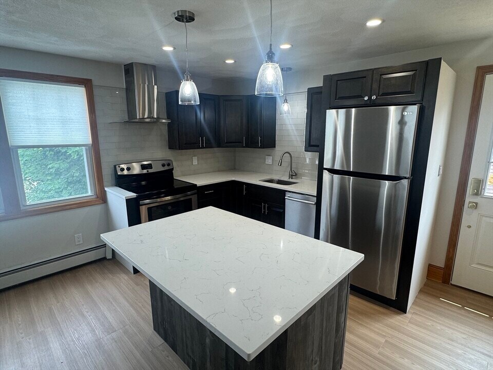 22 Glendale Ave in Everett, MA - Building Photo