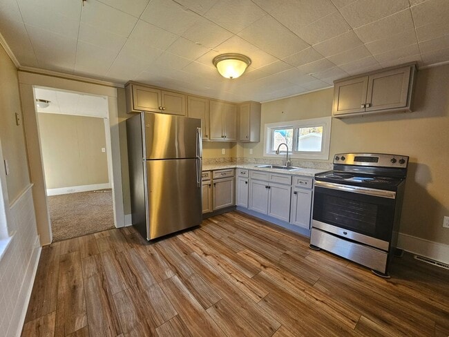 property at 7 Monson Pl