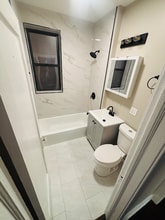 704 E 80th St in Chicago, IL - Foto de edificio - Building Photo