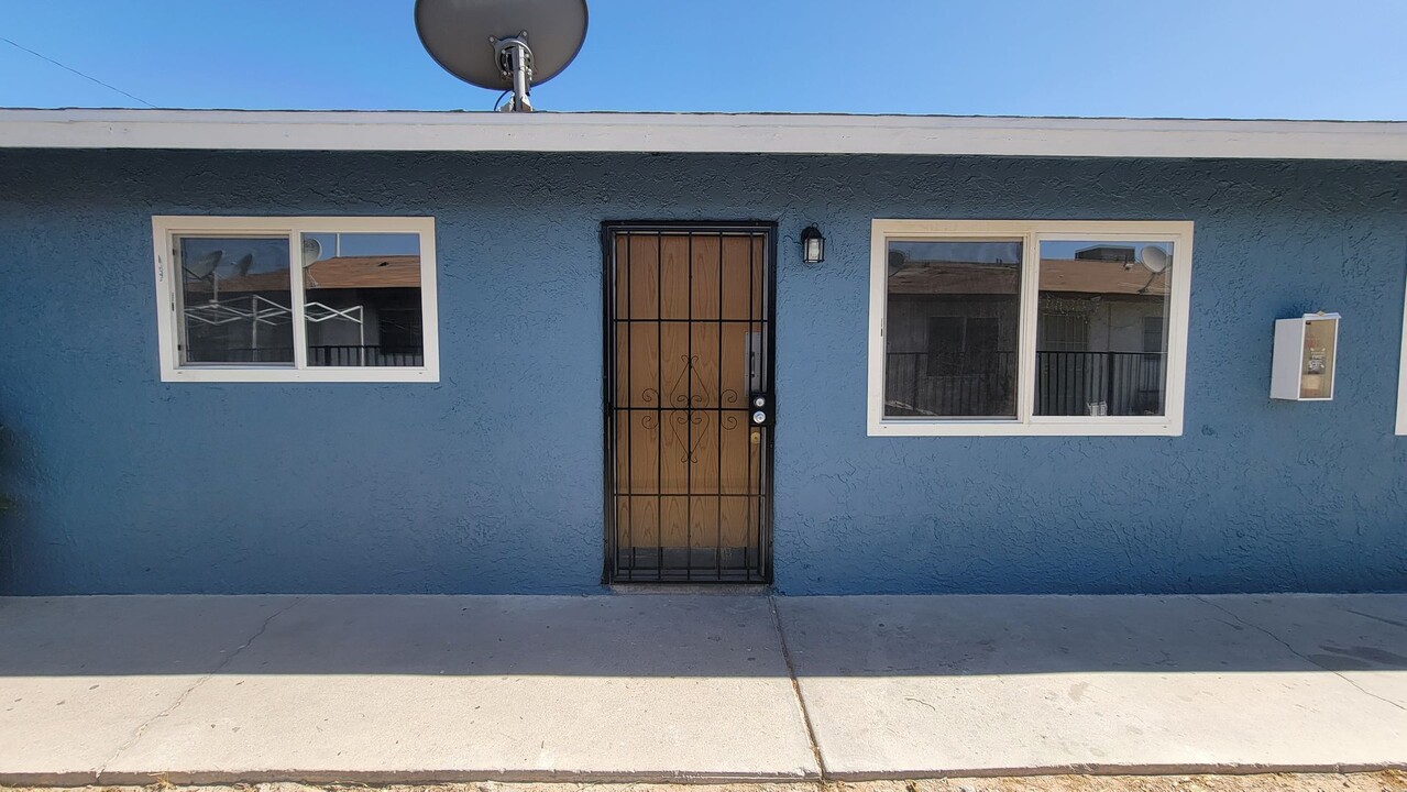 1945 Cindysue St in Las Vegas, NV - Foto de edificio