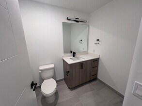 244 NW 31st St, Unit A2 in Miami, FL - Building Photo - Building Photo