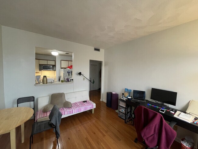 1423 Commonwealth Ave, Unit 1427 in Boston, MA - Building Photo - Building Photo