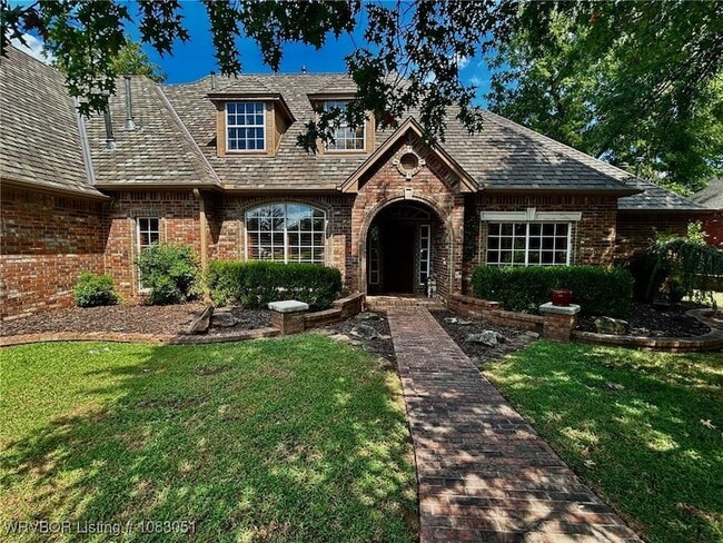 1808 Oak Forest Dr in Edmond, OK - Foto de edificio - Building Photo