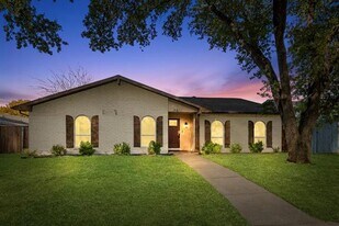 8605 Grumman Dr in Dallas, TX - Building Photo