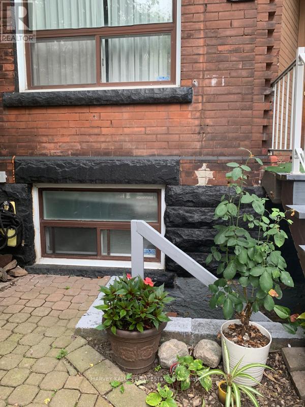 32 Fuller Ave in Toronto, ON - Building Photo - Building Photo